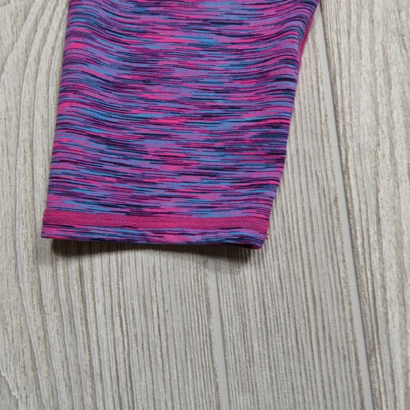 Fabletics Leggings Womens‎ Small Purple Red Digital Retro Capri Yoga Pants - Picture 6 of 11